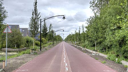 Fietsers krijgen de ruimte op het laatste deel van de Middenweg van Heerhugowaard richting Alkmaar.